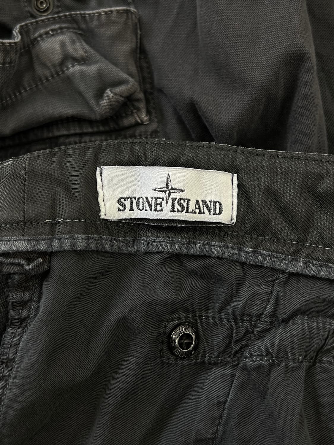 스톤아일랜드 멀티포켓 와펜 스트링 팬츠 상품이미지6