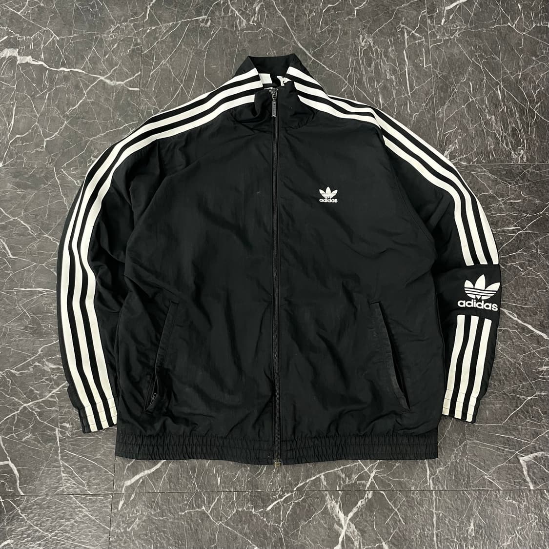 여성용 아디다스 삼선 블랙 소매로고 나일론 바람막이  상품이미지1