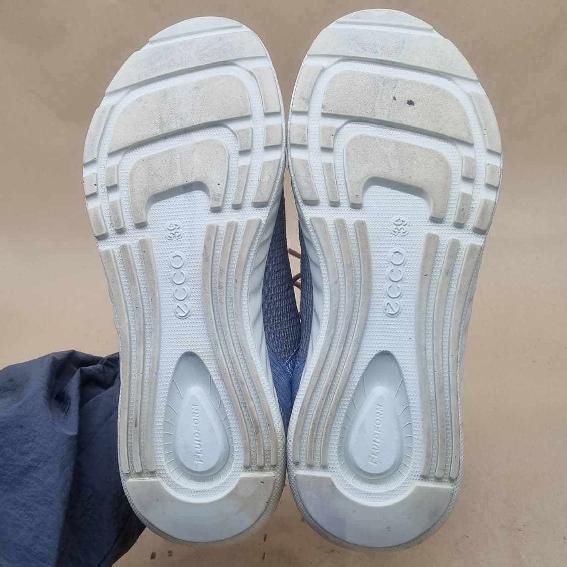 에코 풀 그레인 레더 메쉬 스니커즈 255 상품이미지3