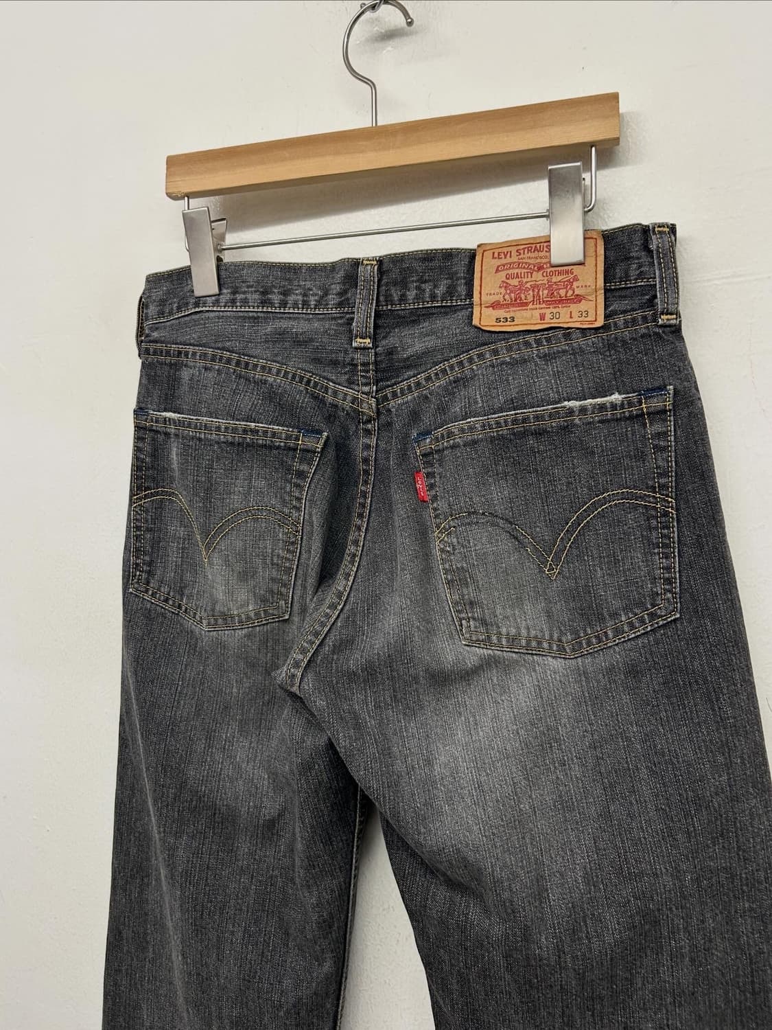 리바이스 533 블랙 데님 워싱 청바지 상품이미지4