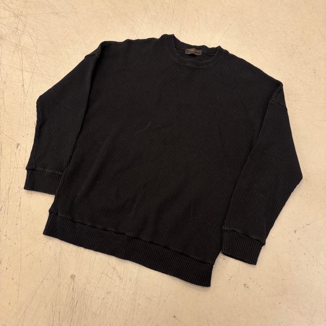 웨일즈팩토리 골지 블랙 맨투맨 상품이미지1