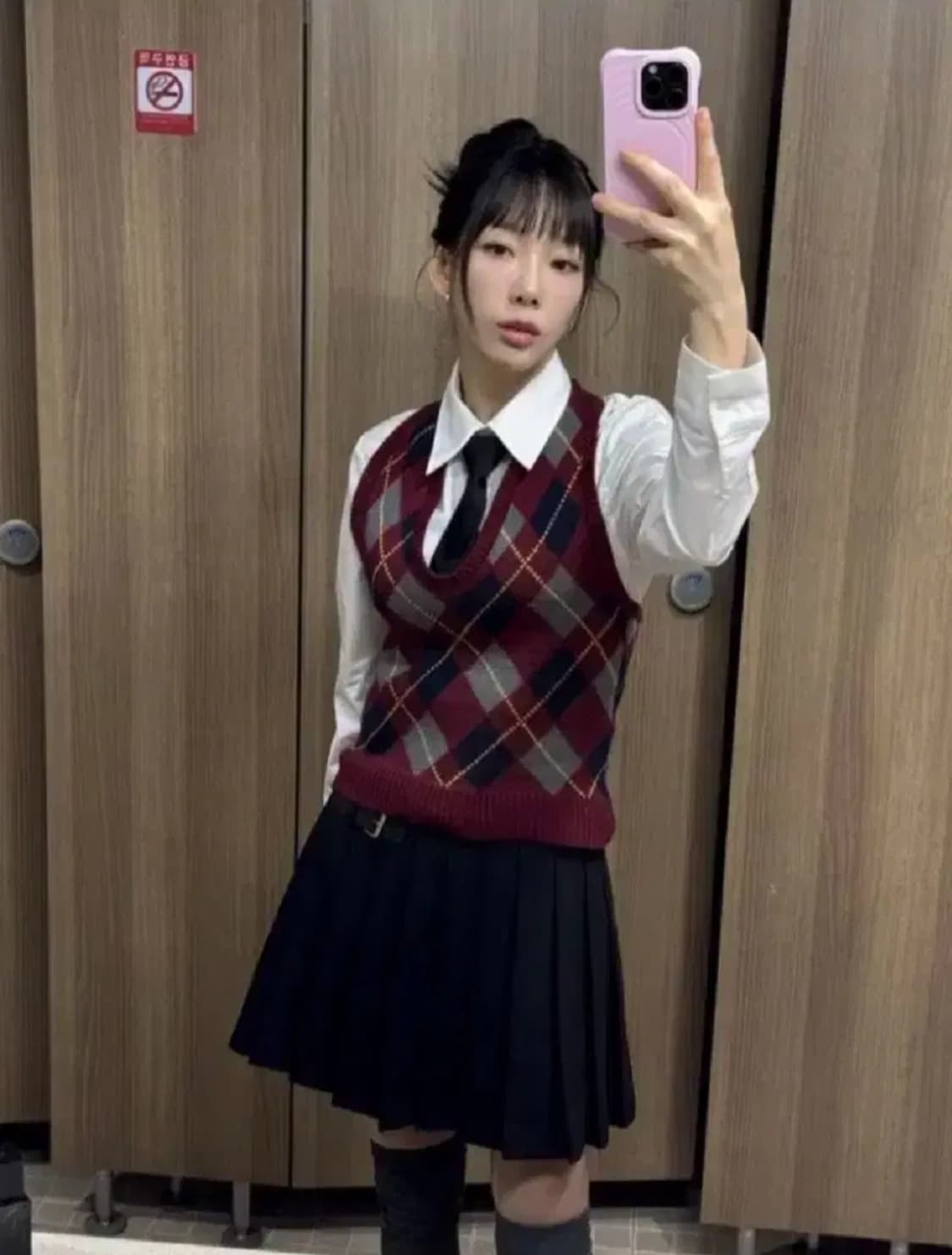 태연,웬디,이안착용 레토프롬문 홀터넥 아가일 울 베스트 ( 버건디 ) 상품이미지1