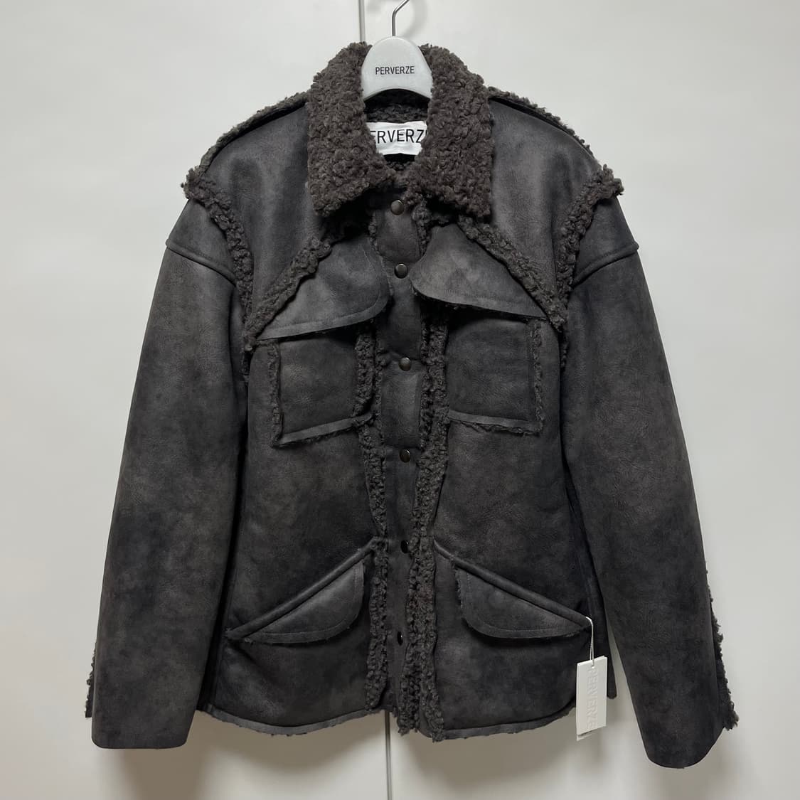 [F]퍼버즈 25fw Cut Line 무스탕 자켓 상품이미지1