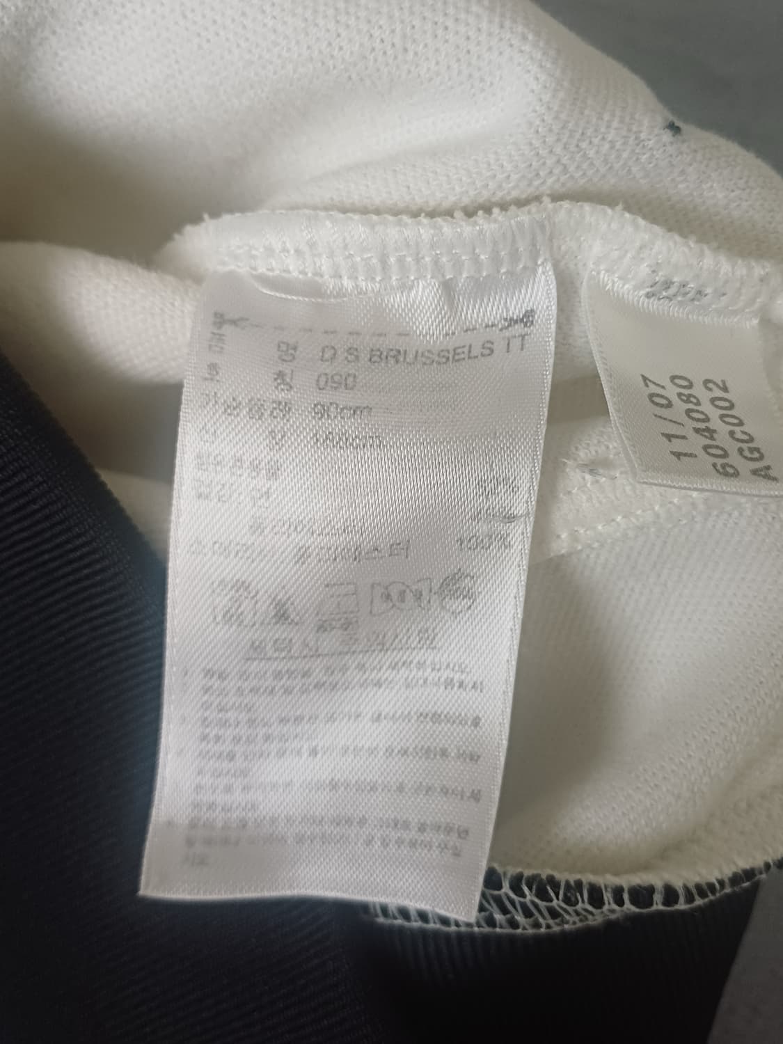 아디디스 브뤼셀 트랙탑 흰검 희귀매물 (네고O) 상품이미지3