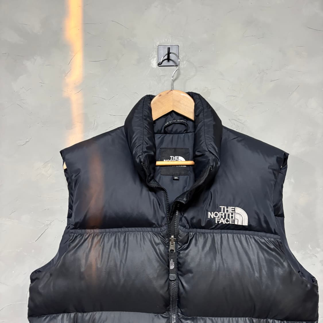 노스페이스 700 눕시 구스다운 패딩조끼 블랙 상품이미지2