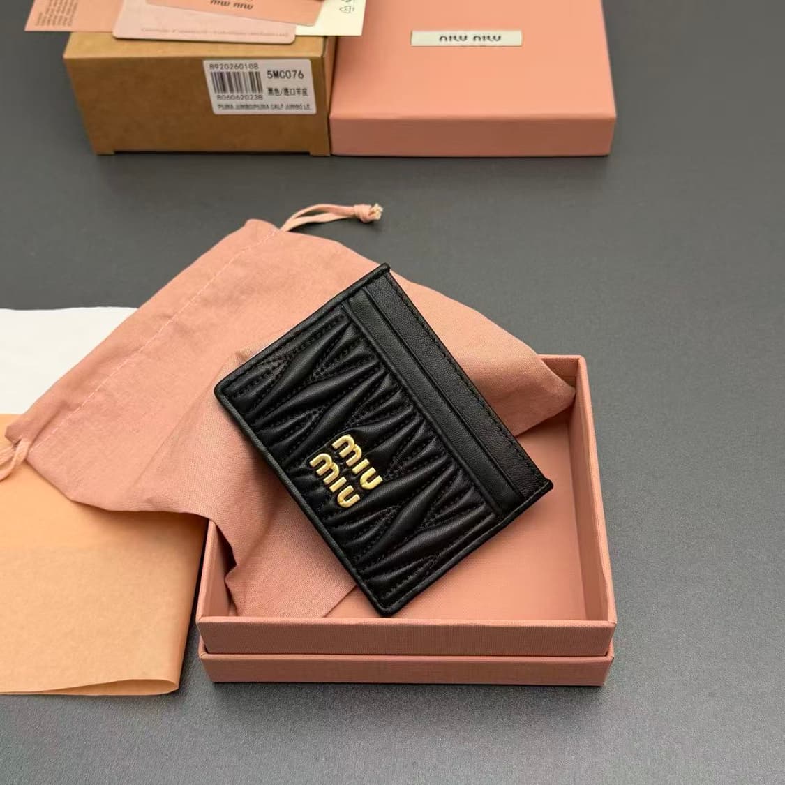 미우 미우 마테라쎄 나파 가죽 카드 홀더 블랙 상품이미지2