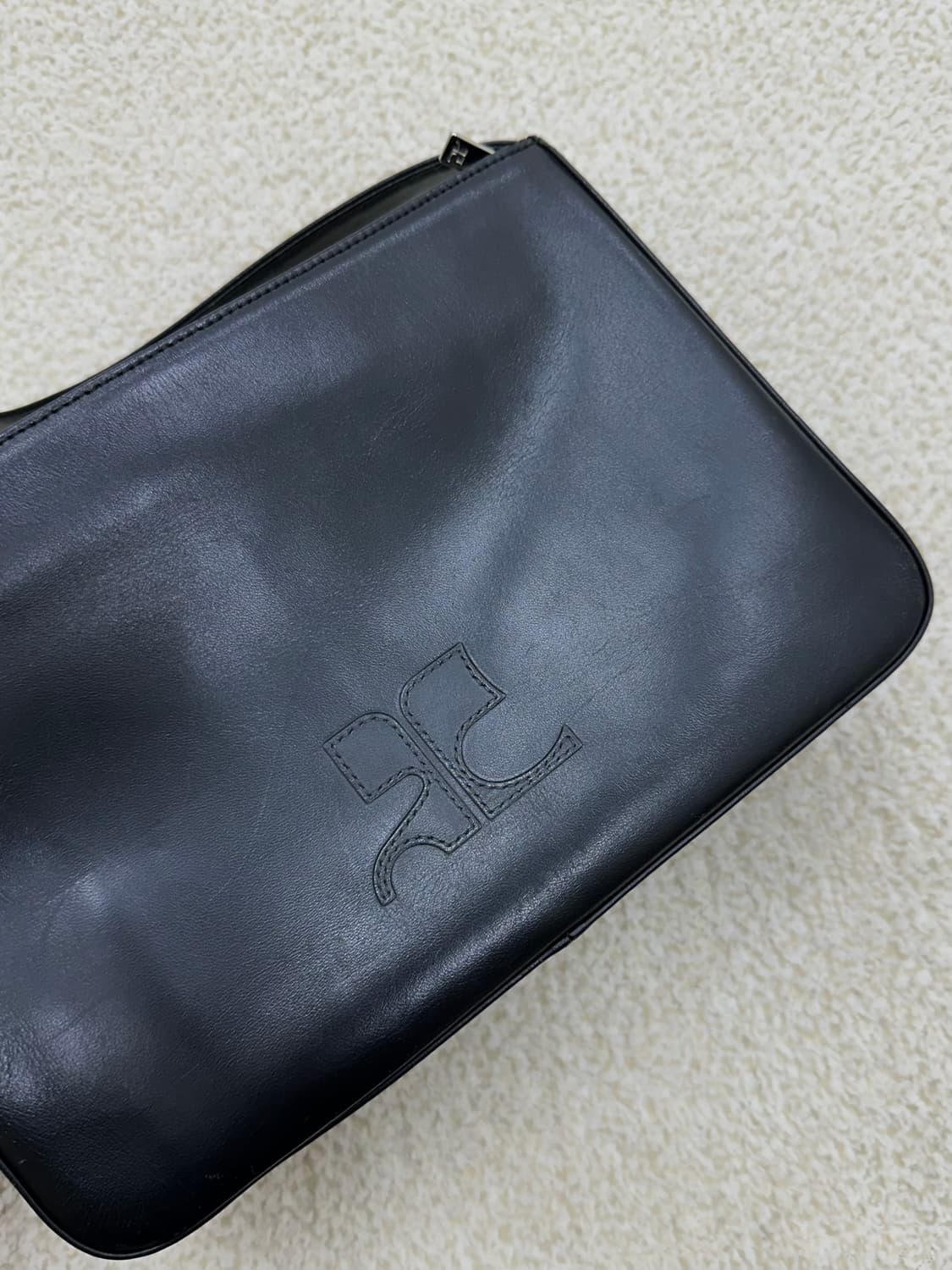 꾸레쥬 블랙 소가죽 숄더백 상품이미지2