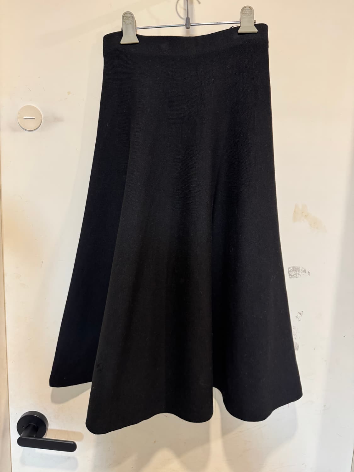 폴로 플레어 니트 스커트 블랙 상품이미지1