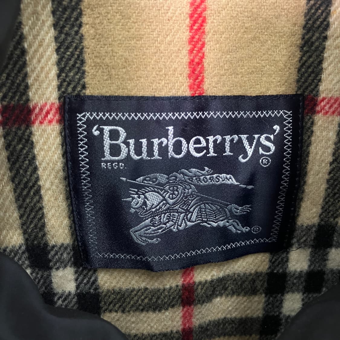 버버리 블랙 후드 패딩 점퍼  상품이미지3