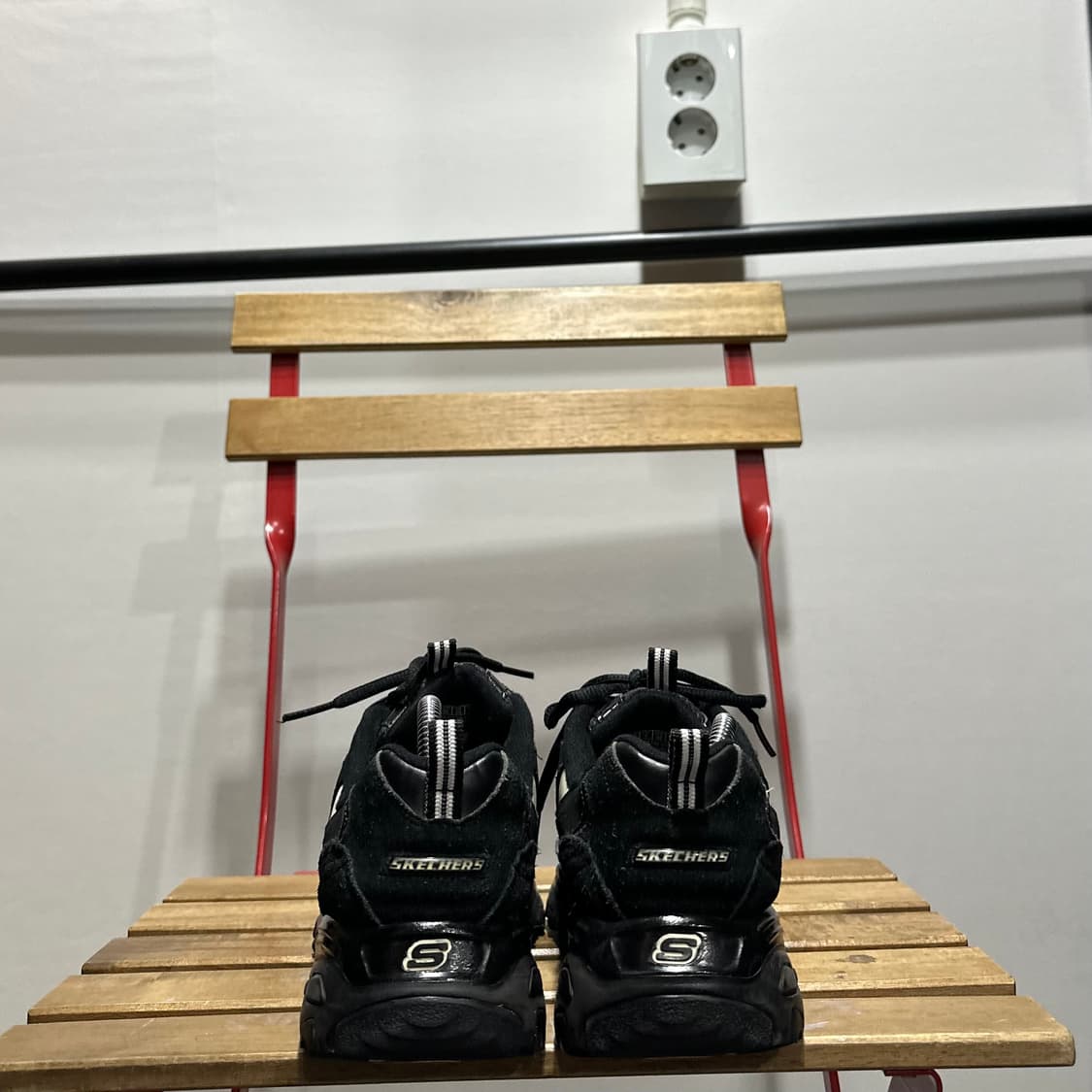 250) 스케쳐스 운동화 남녀공용 신발 딜라이트 블랙 화이트  상품이미지4