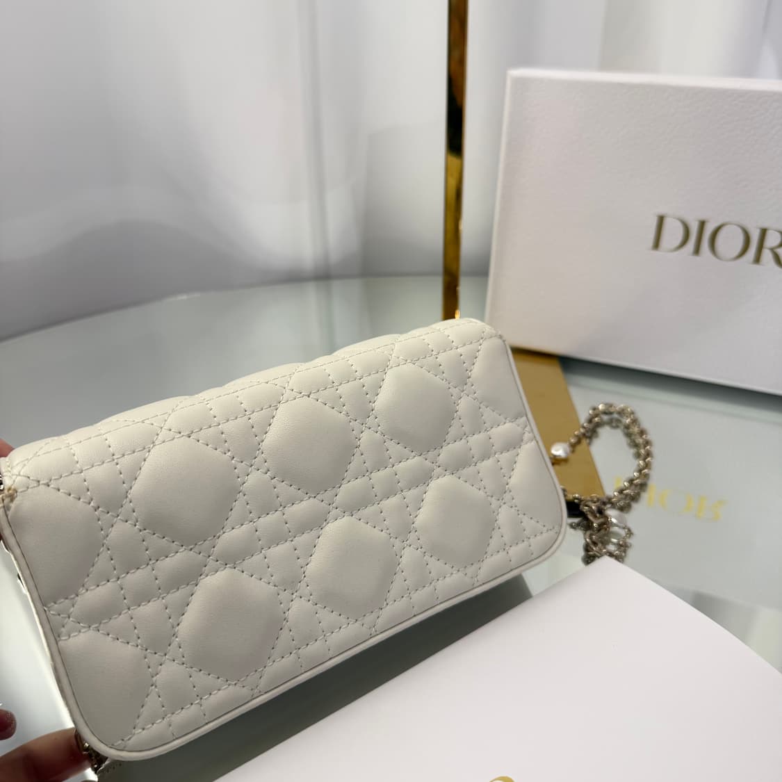 [풀구성]디올 레이디디올 램스킨 까나쥬 라떼 폰 파우치 숄더백 상품이미지5