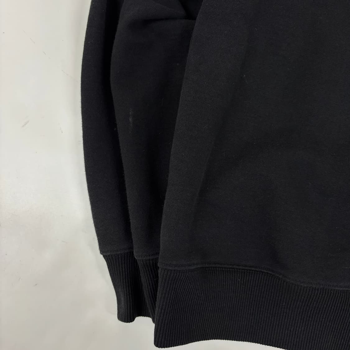 오프화이트 페인트 애로우 슬림 맨투맨 상품이미지4