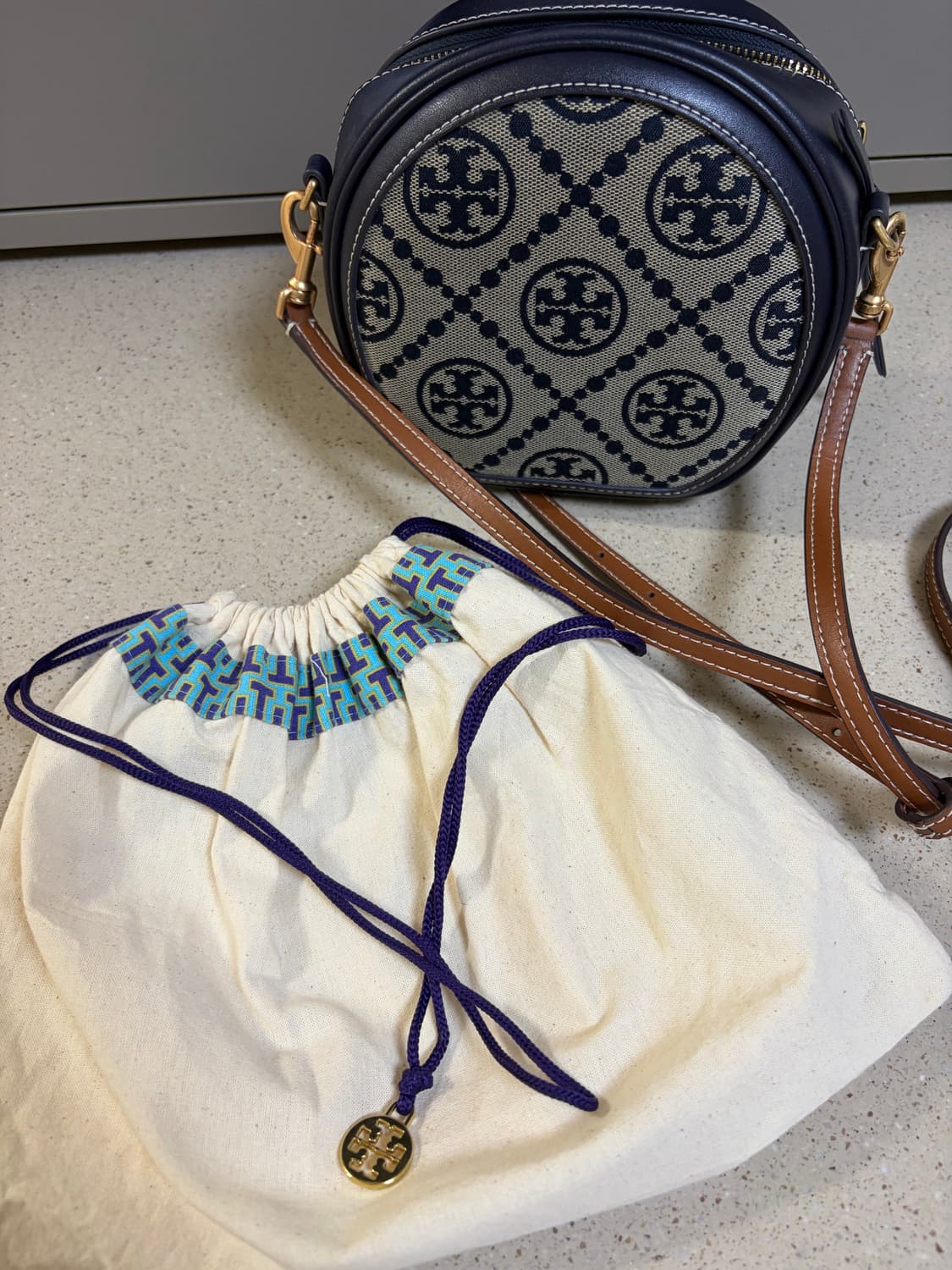 토리버치 모노그램 써클백 토리버치 가방 상품이미지2