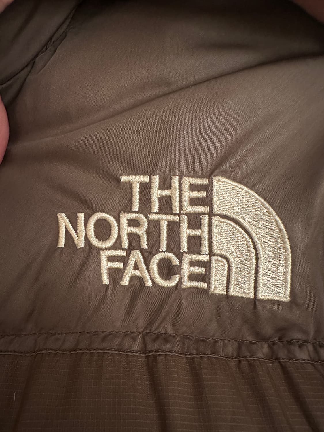 노스페이스 센터로고 눕시 700 브라운 상품이미지4