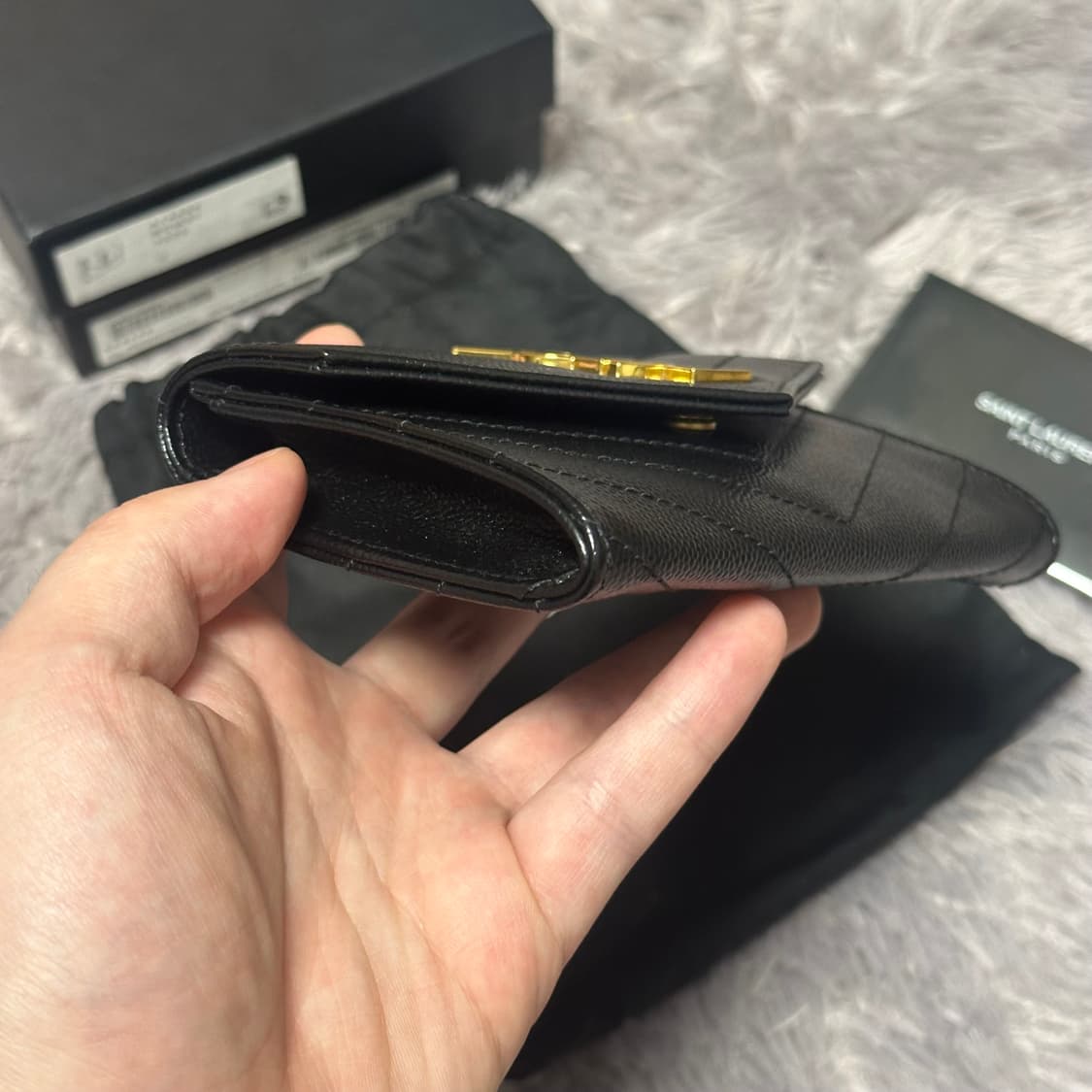 [풀구성] 입생로랑 마틀라세 엔벨로프 중지갑 블랙 상품이미지7