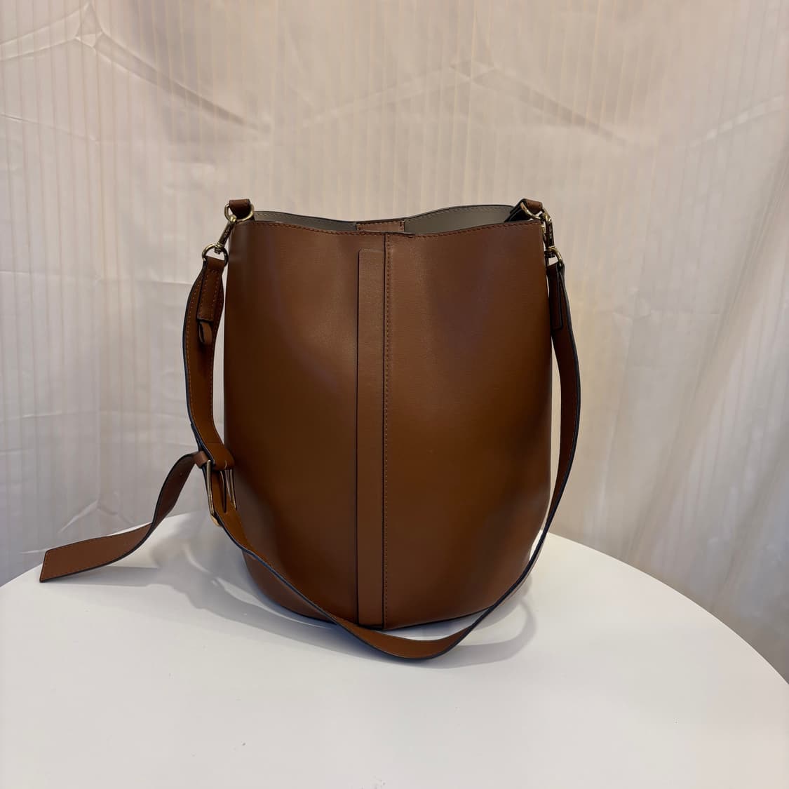 정품 덱케 하프문 버킷백     상품이미지1