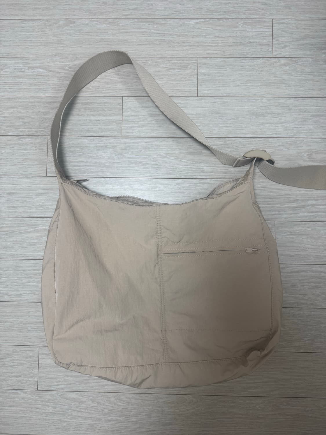 코스 슬라우치 나일론 메신저백 상품이미지3