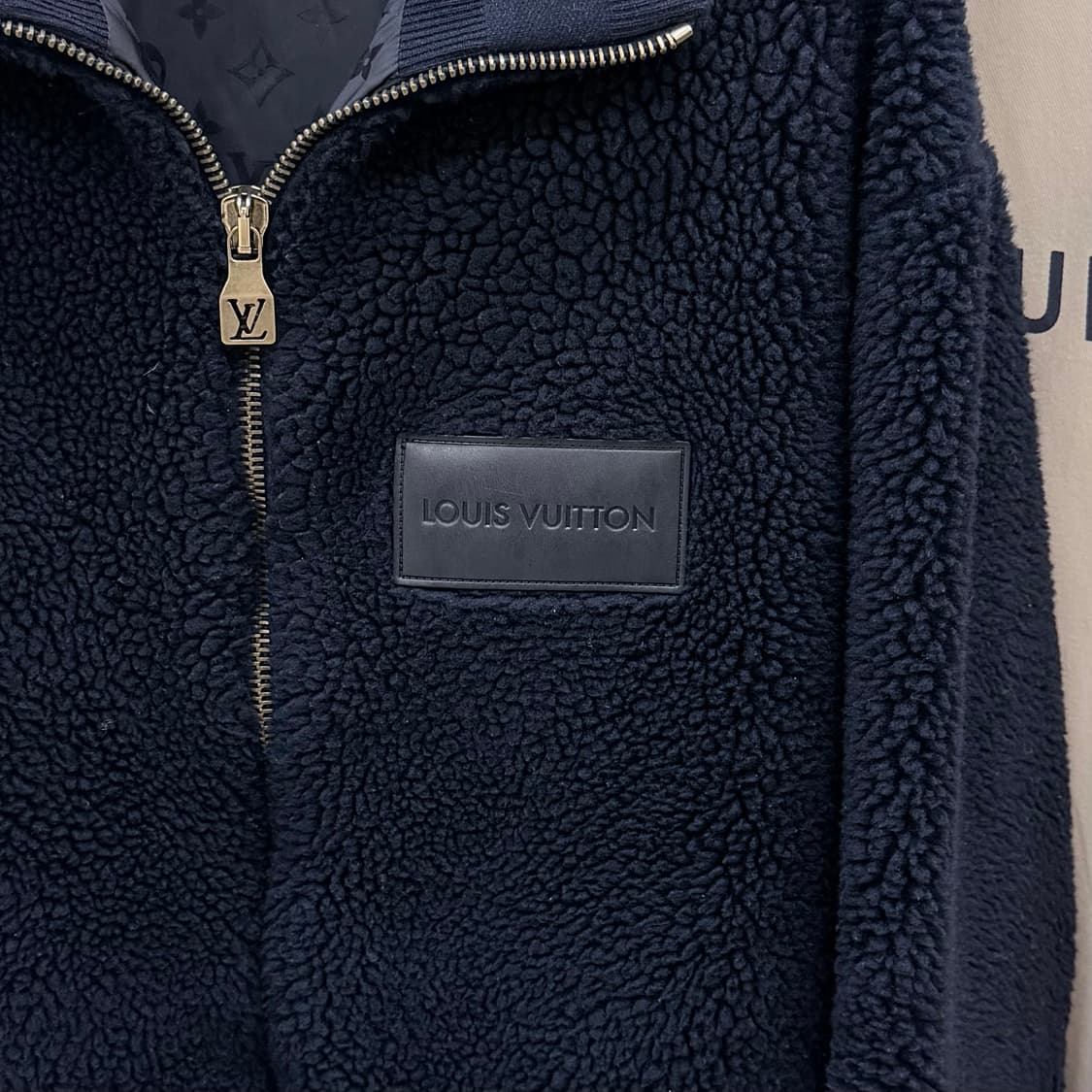 [S급/XL] 25FW 루이비통 레더패치 플리스 블루종 자켓 상품이미지2