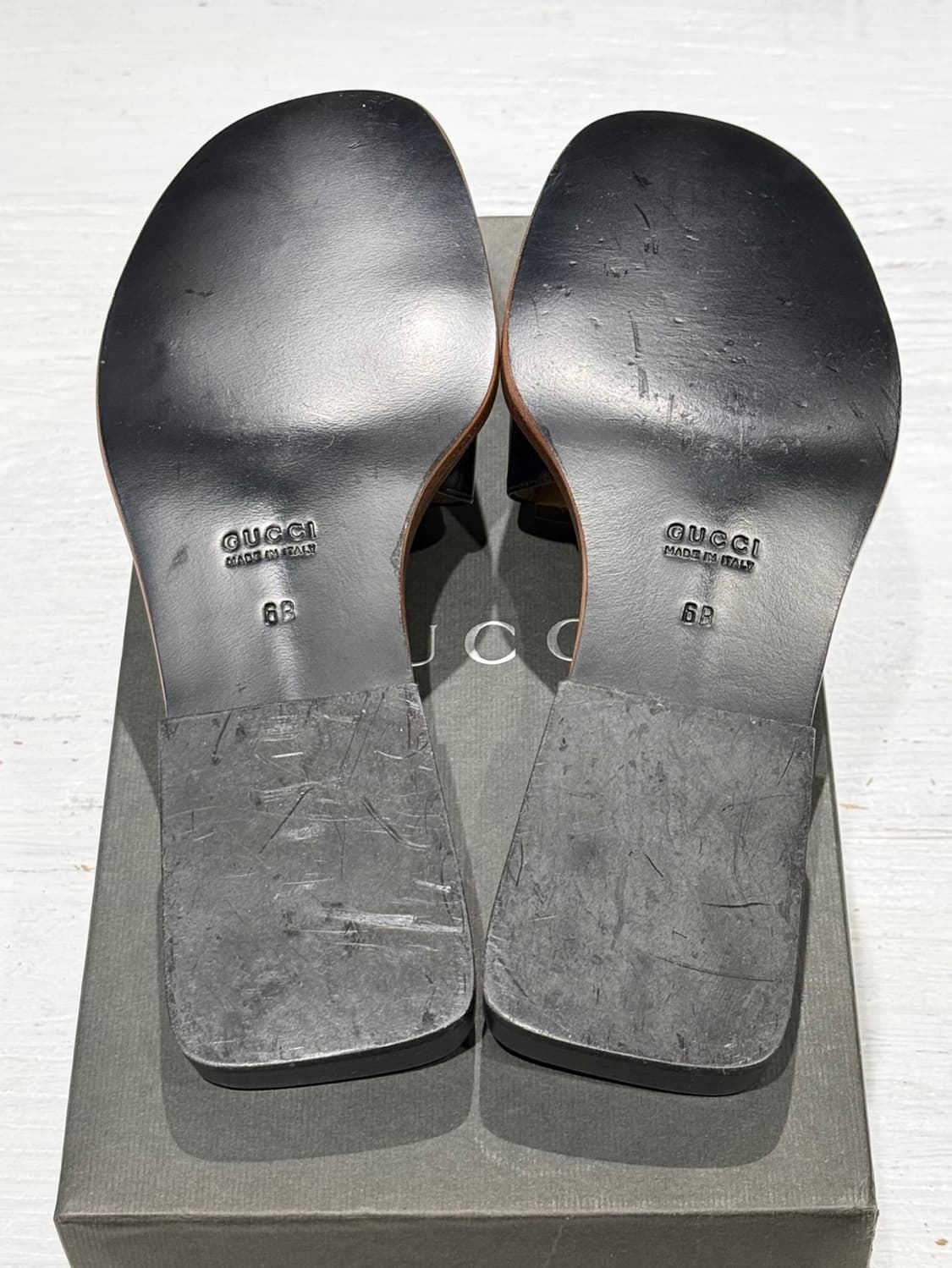 구찌 메탈 로고 레더 슬라이드 샌들 상품이미지10