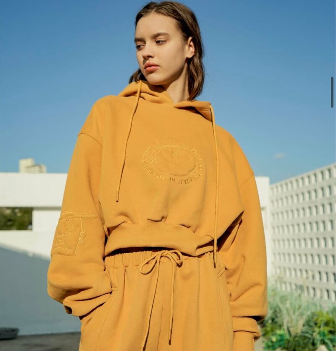 아웃 오브 트렁크 크롭 후드티 상품이미지1