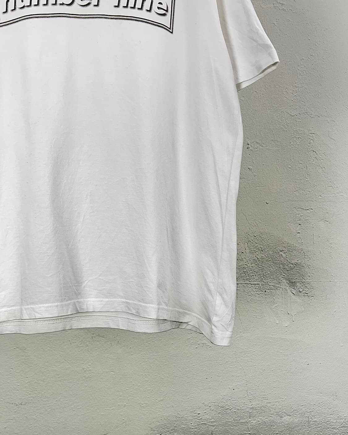 넘버나인 화이트 박스 라인 로고 티셔츠 상품이미지5