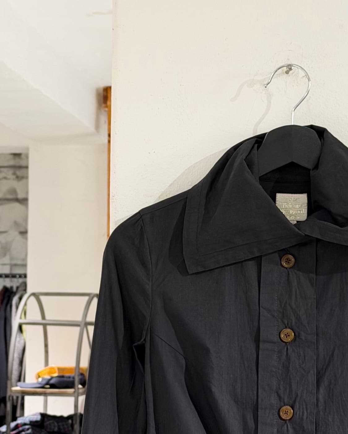 비비안웨스트우드 블랙 드렁큰 셔링 셔츠 상품이미지2