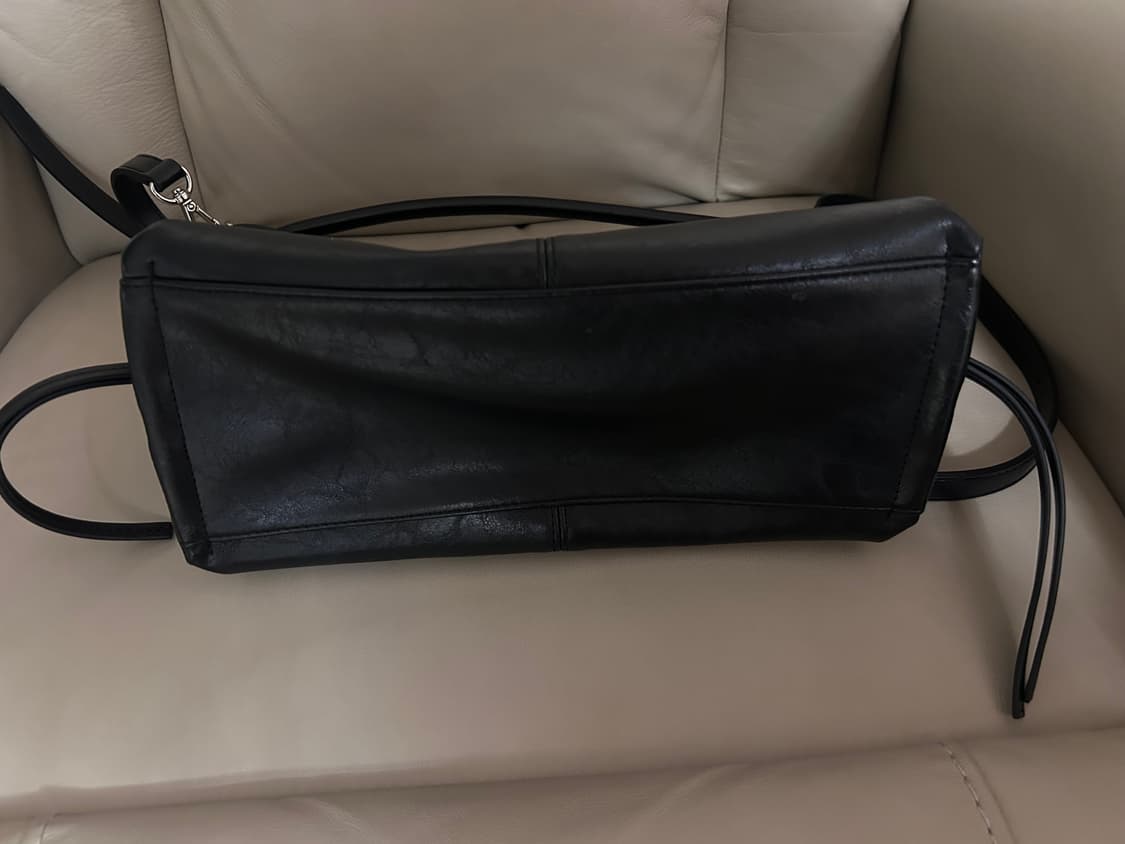 마뗑킴 SIDE ZIPPER TWO WAY BAG IN BLACK 상품이미지4