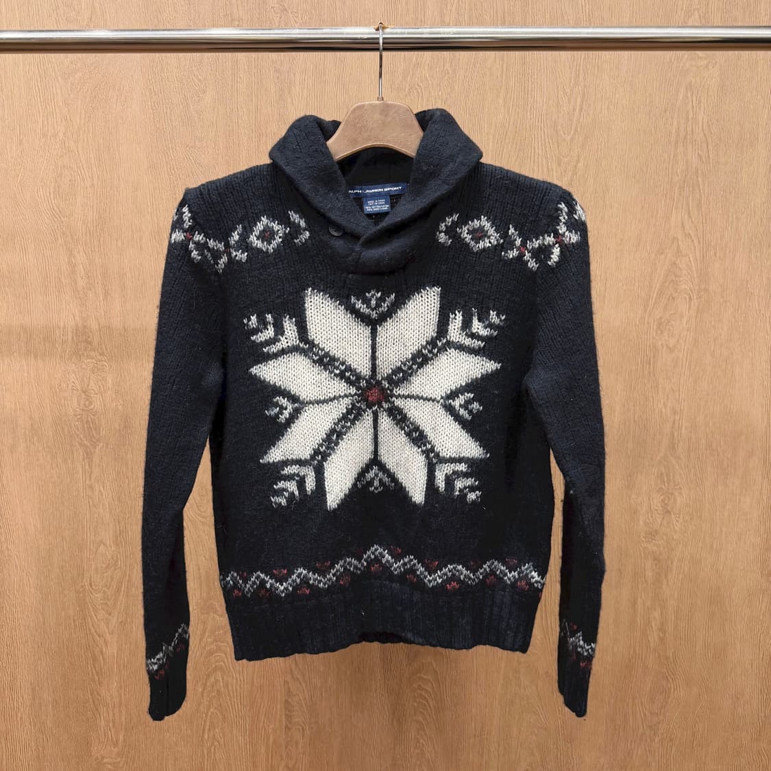 랄프로렌 스포츠 숄카라 니트 노르딕 플라워 패턴 디테일 레귤러핏 블랙 상품이미지2