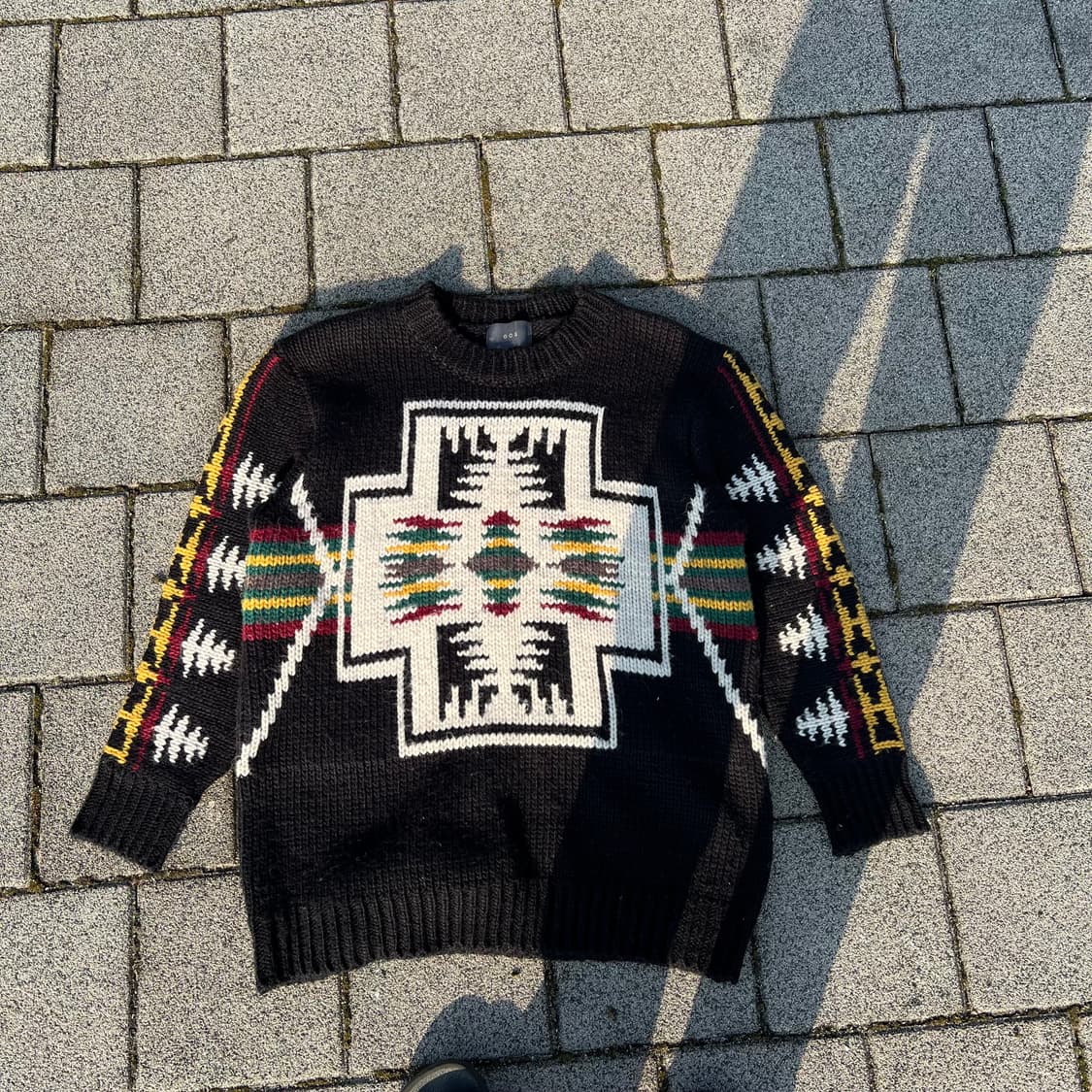 Sweater with Native American patterns 상품이미지2