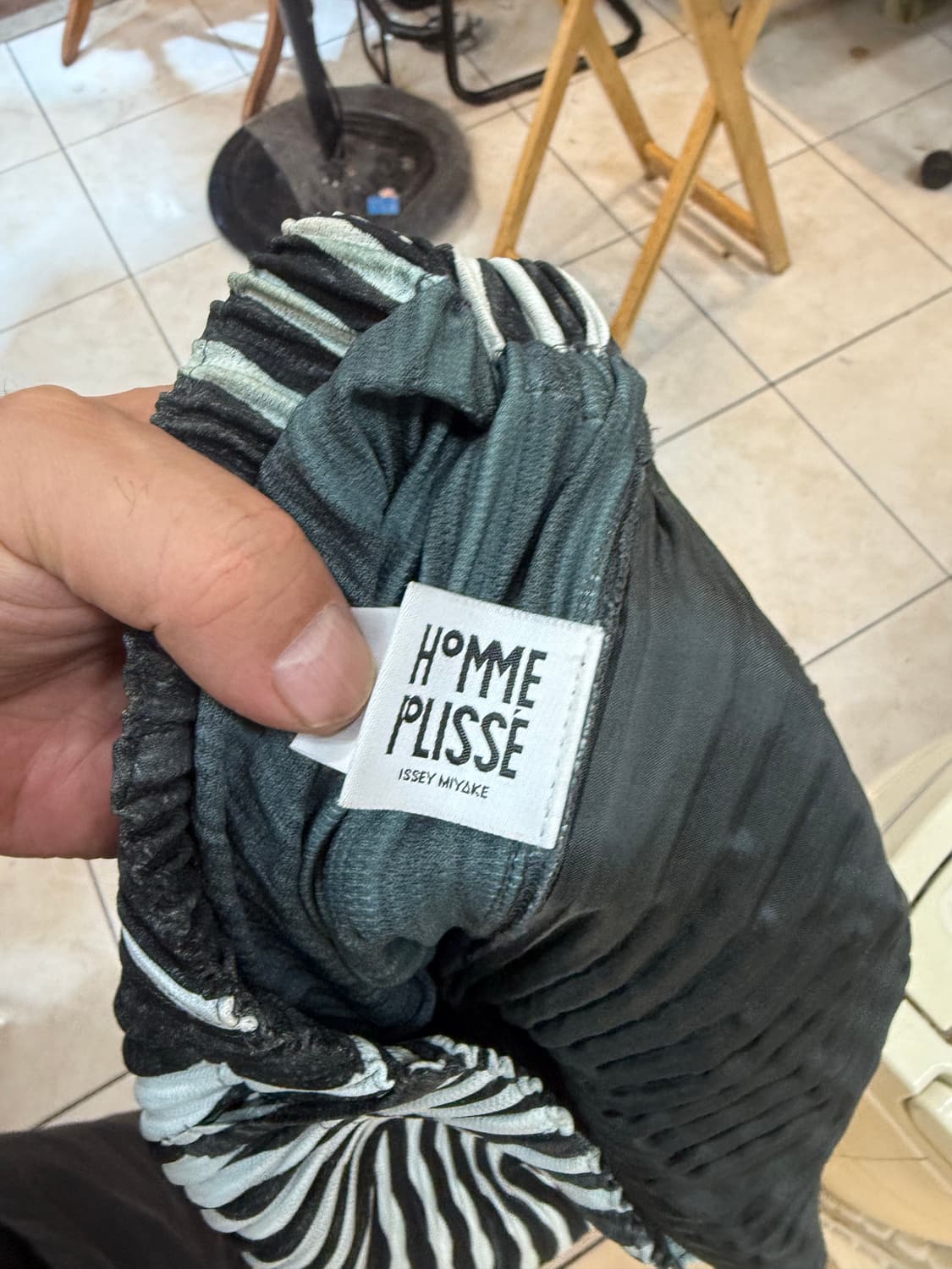 2/32 정품 옴므 플리세 바지 팝니다 상품이미지2