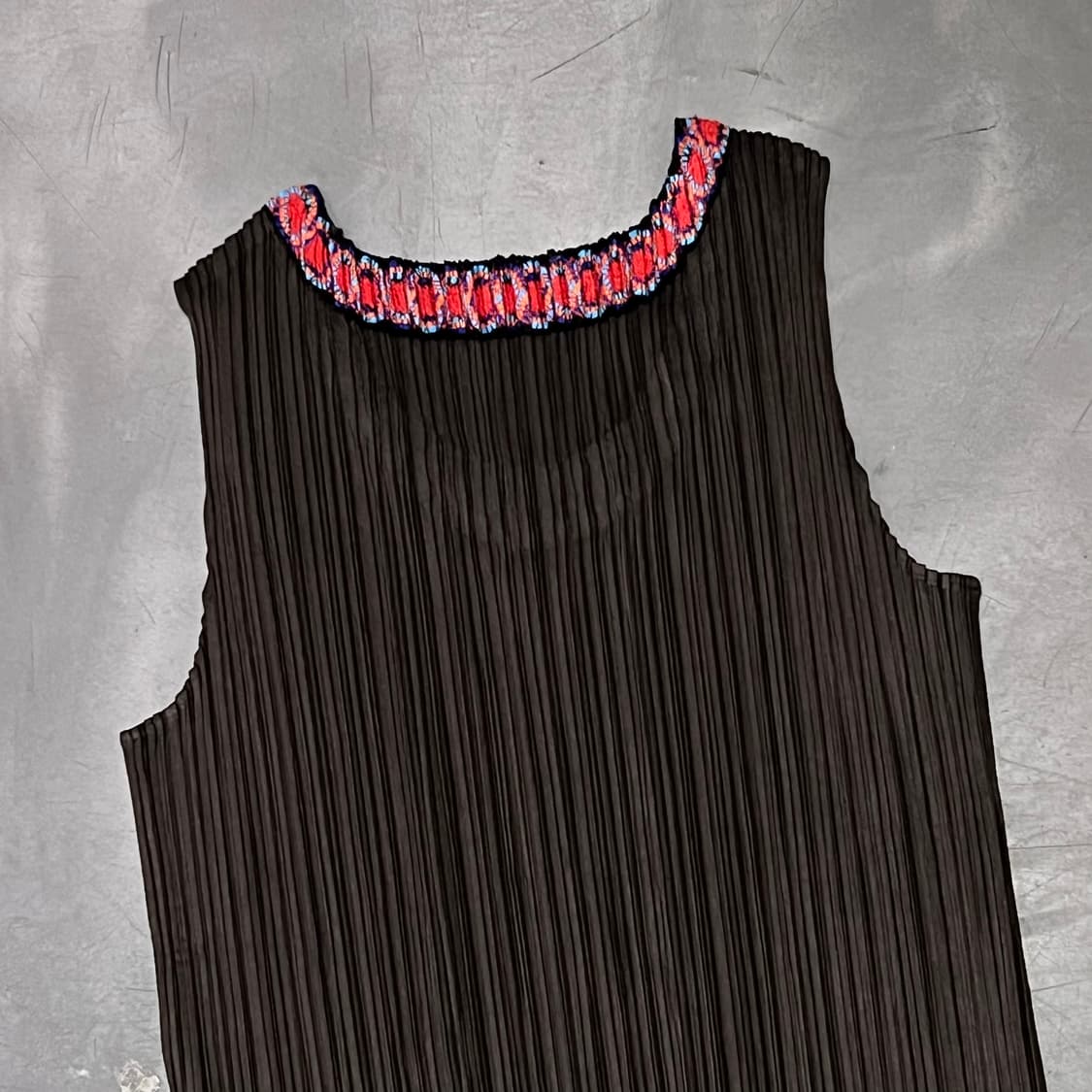  플리츠플리즈 플라워 넥 베스트 y14555 상품이미지5