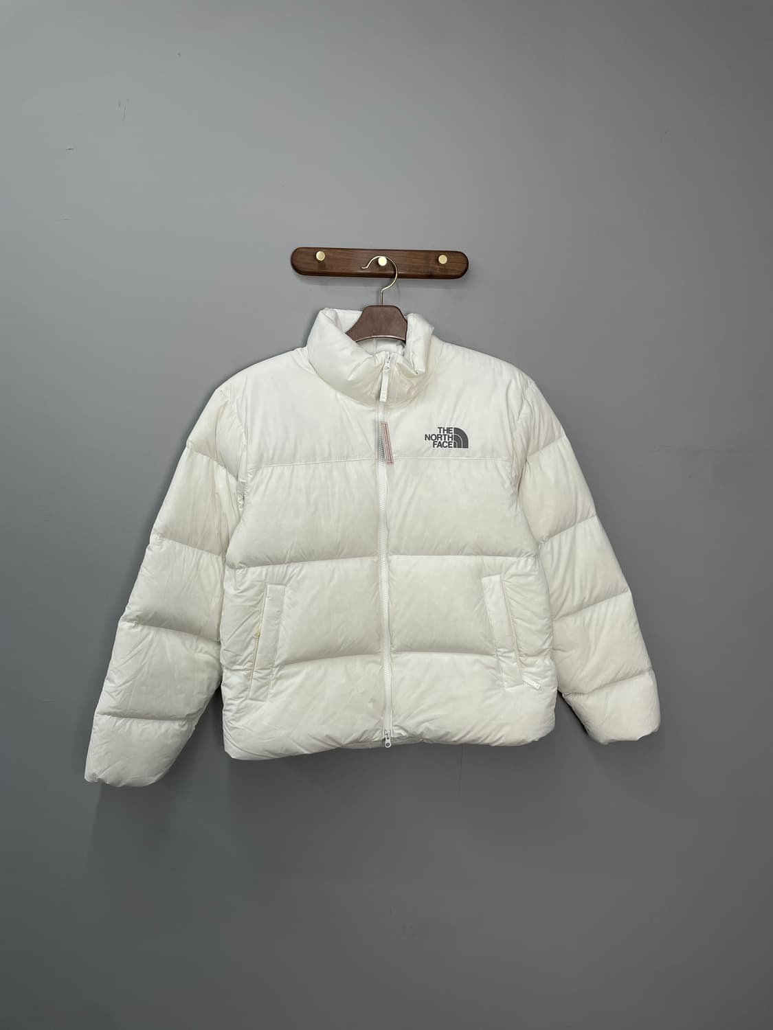 노스페이스 눕시 온 볼 아이보리 패딩 H1822 상품이미지2