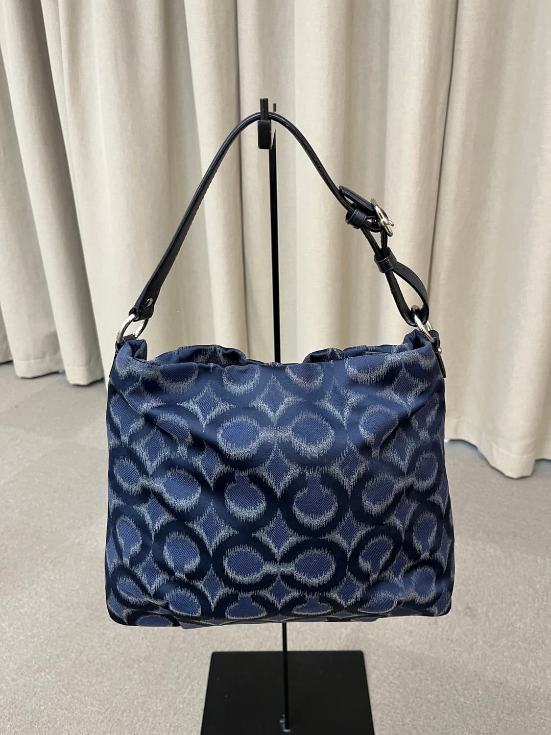 Coach navy basic shoulder bag 상품이미지3