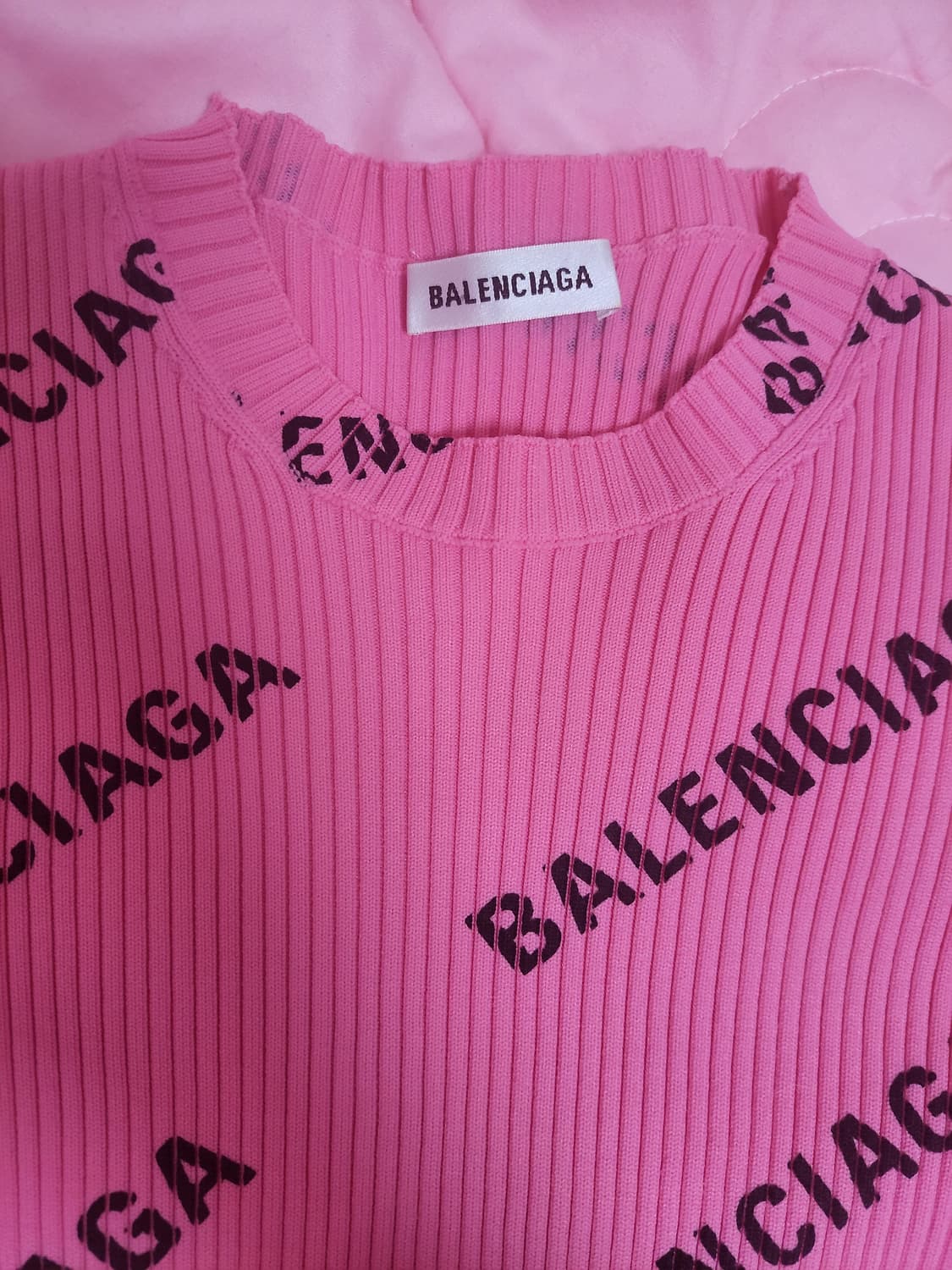 정품)급처상태최상!발렌시아가 로고 프린팅 핑크 골지 니트 스웨터 S사이즈 상품이미지6