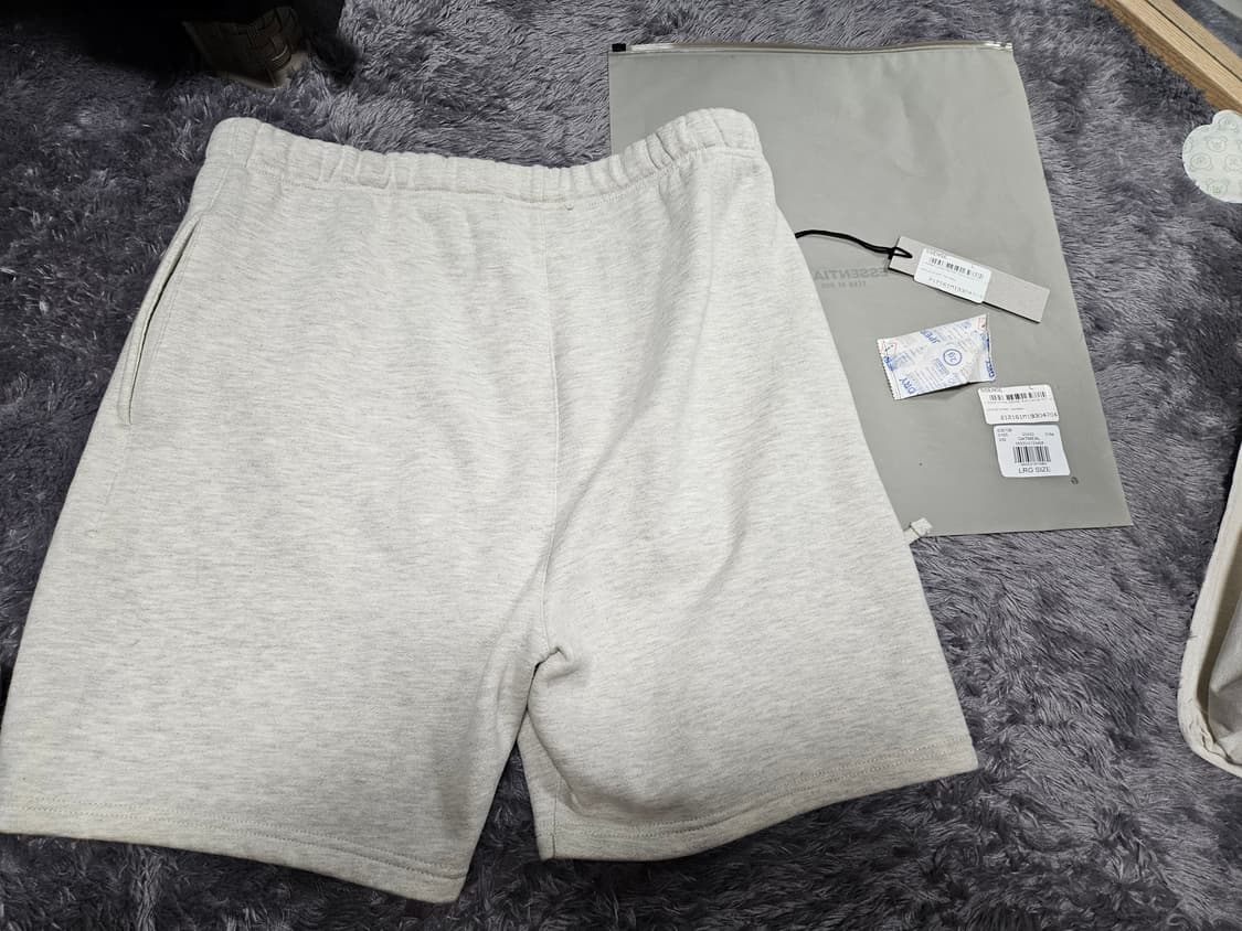 에센셜 Fear of God 오트밀 반바지 L 팔아요 상품이미지4