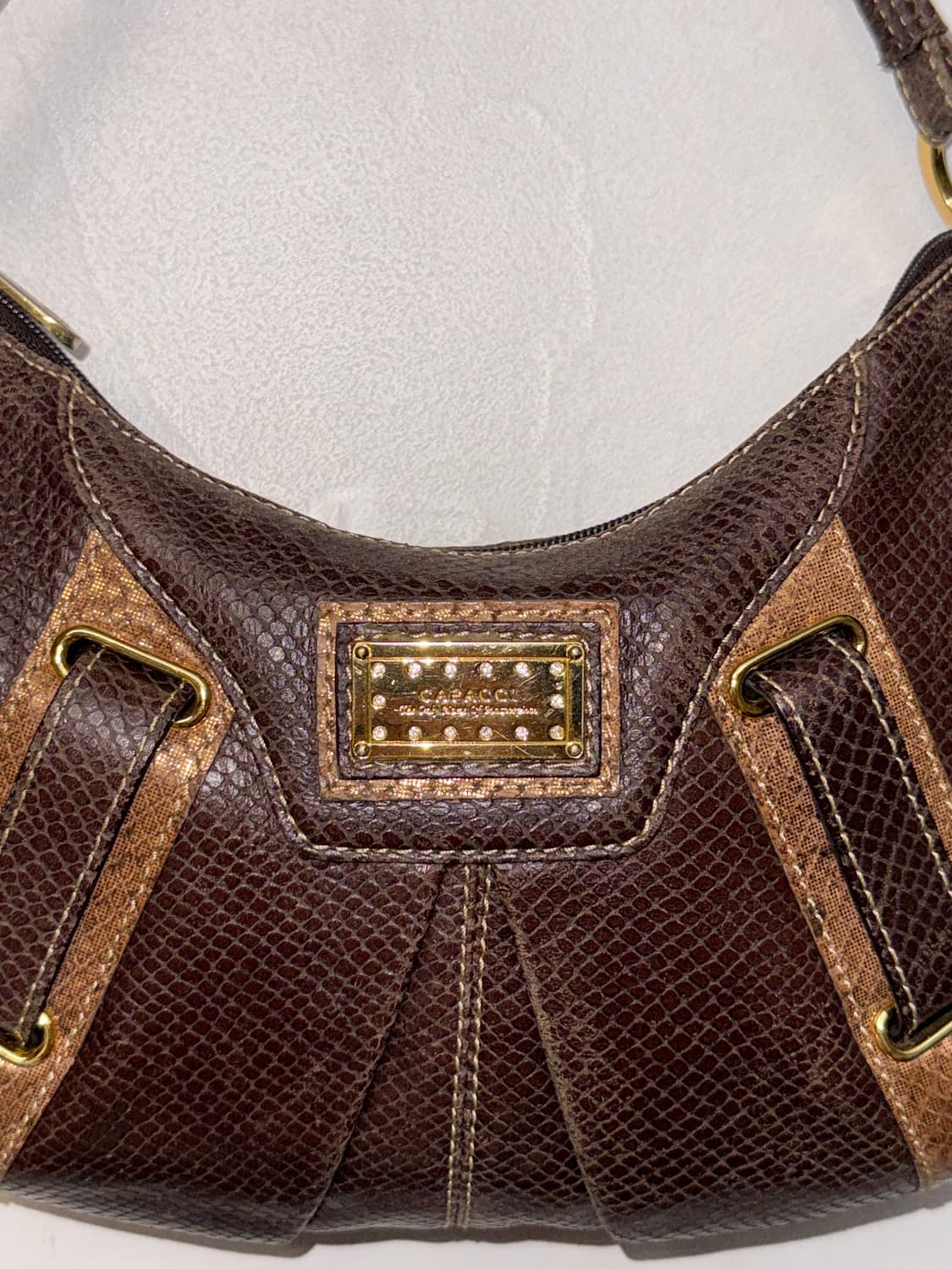 Brown python textured shoulder bag 상품이미지3
