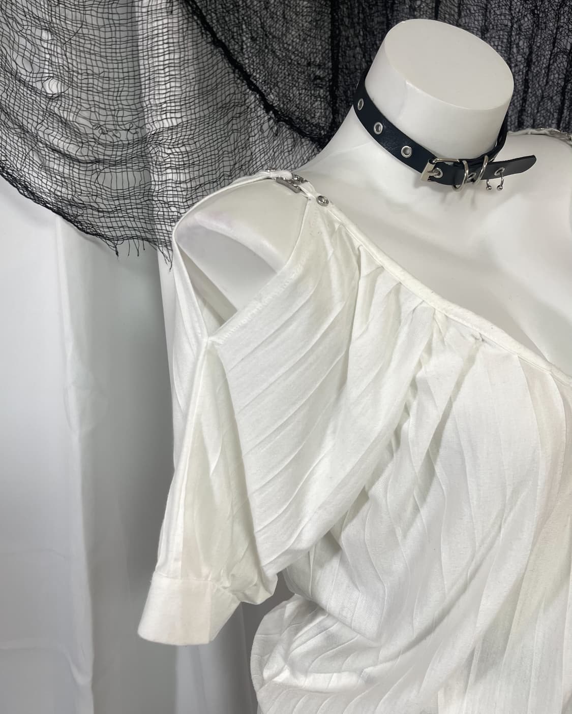white cubic t-shirt 상품이미지3