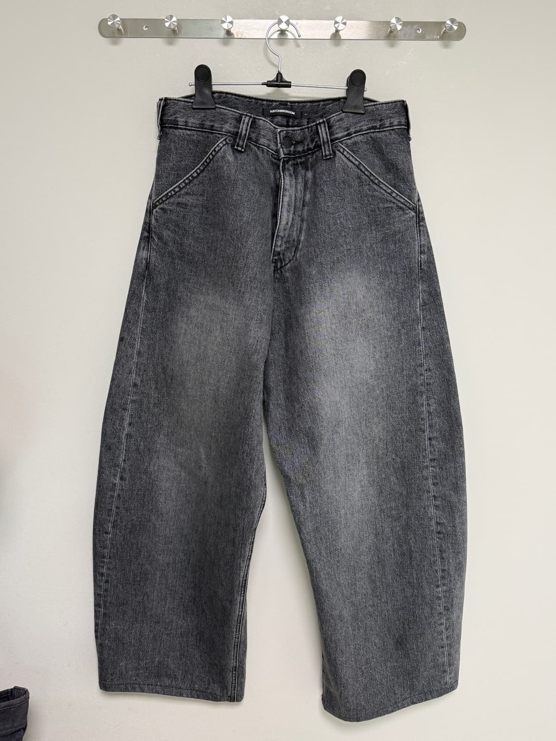 해칭룸 와이드 커브진 (워시드 블랙) 상품이미지1