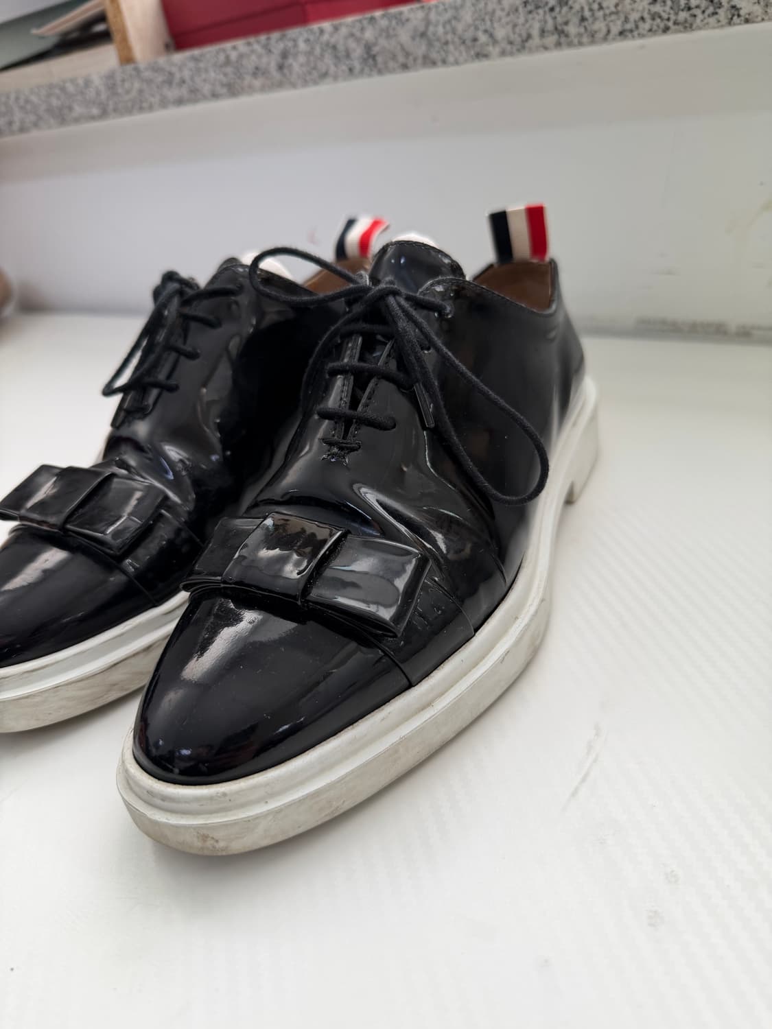 정품) 톰브라운 여성 블랙 페이턴트 로퍼 구두 36 상품이미지2