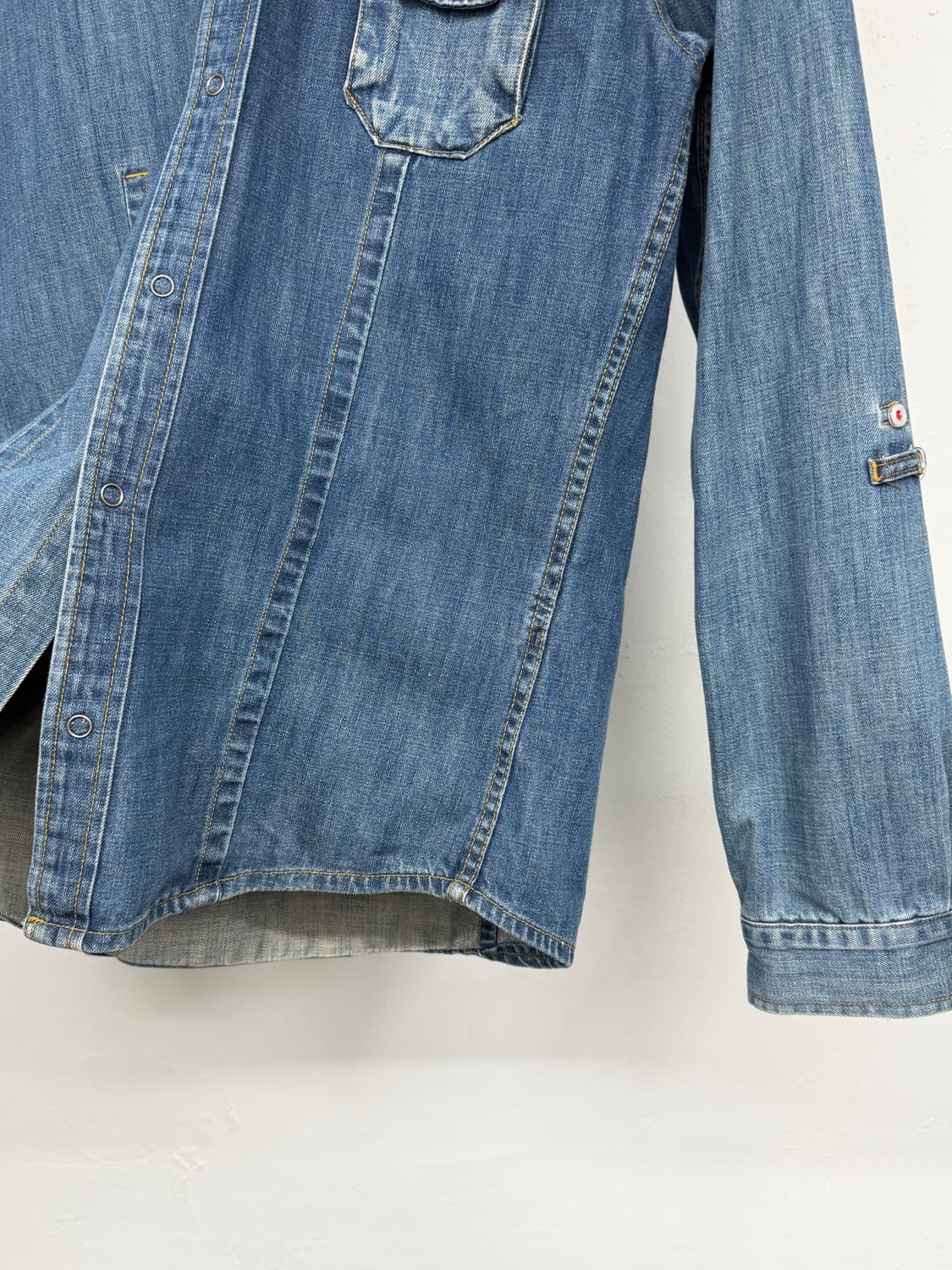 디스퀘어드 3D포켓 뱃지 데님셔츠 상품이미지5