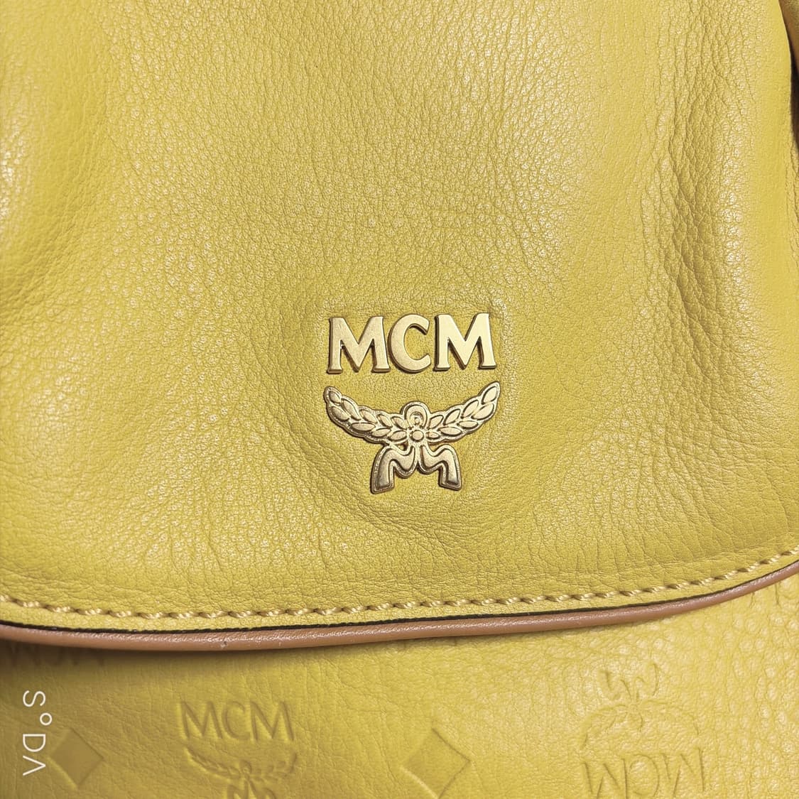 MCM 옐로우 숄더겸 크로스백 상품이미지7