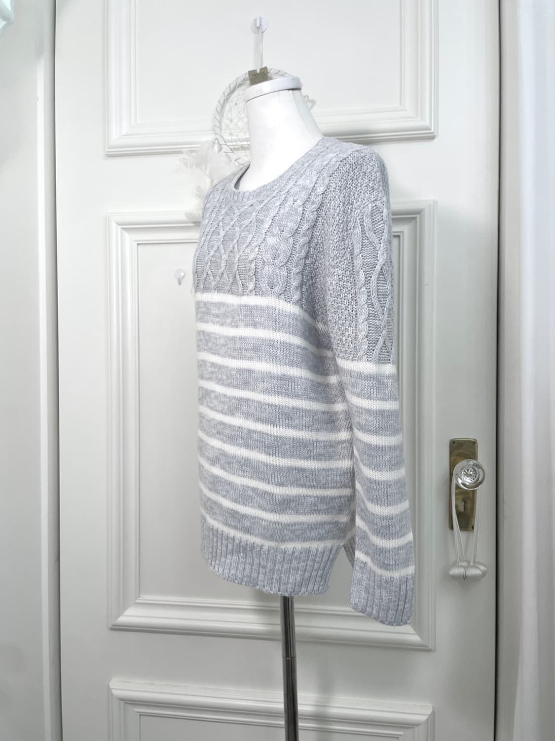 melange gray white stripe twist sweater 상품이미지2