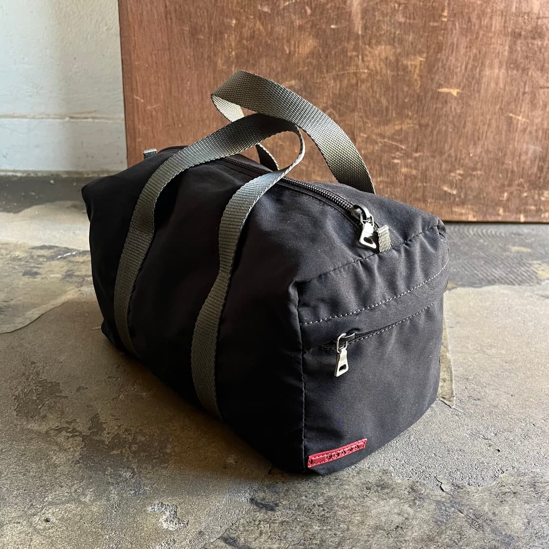 프라다 레드라인 미니 토트백 상품이미지1