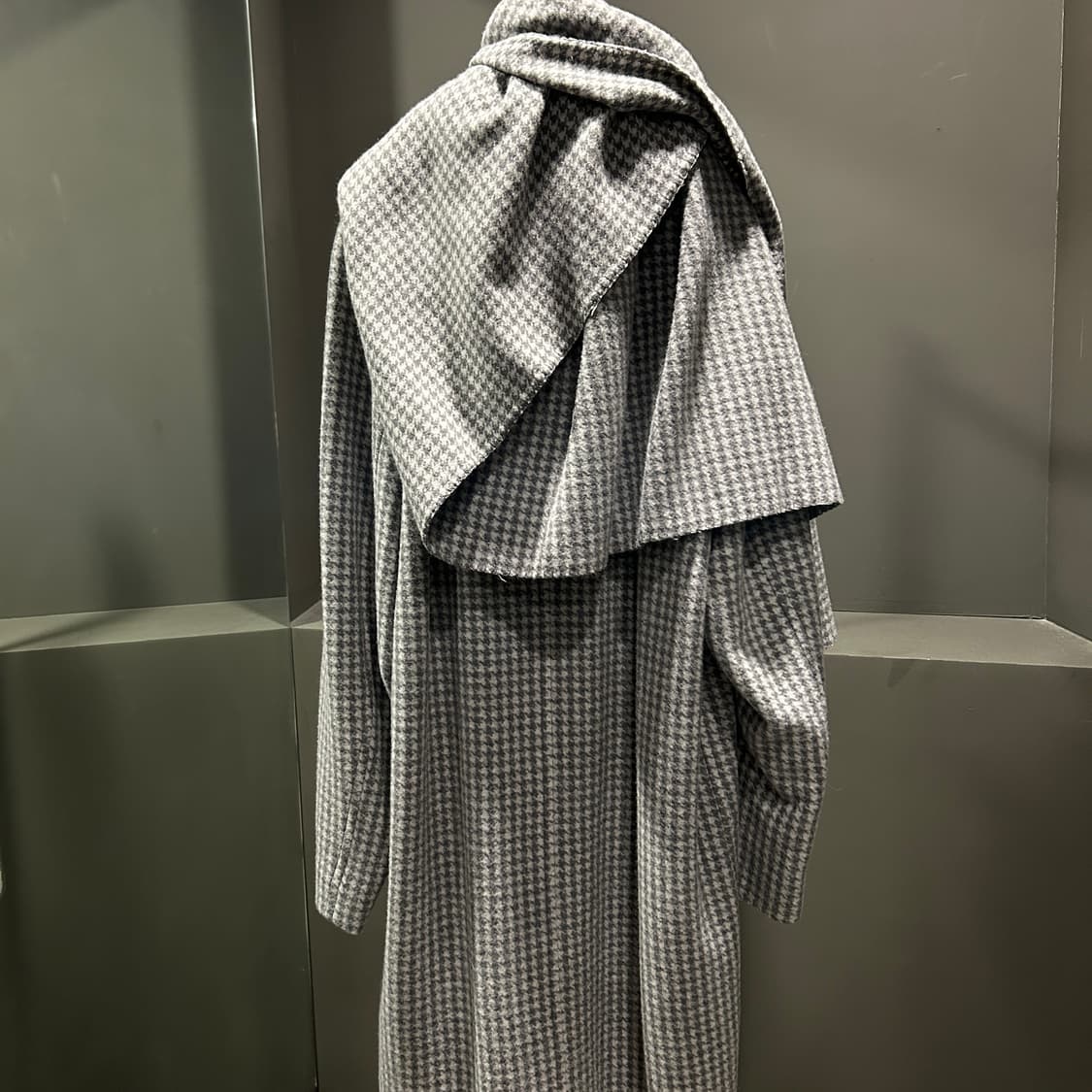 발렌시아가 하운드투스 머플러 코트 상품이미지6