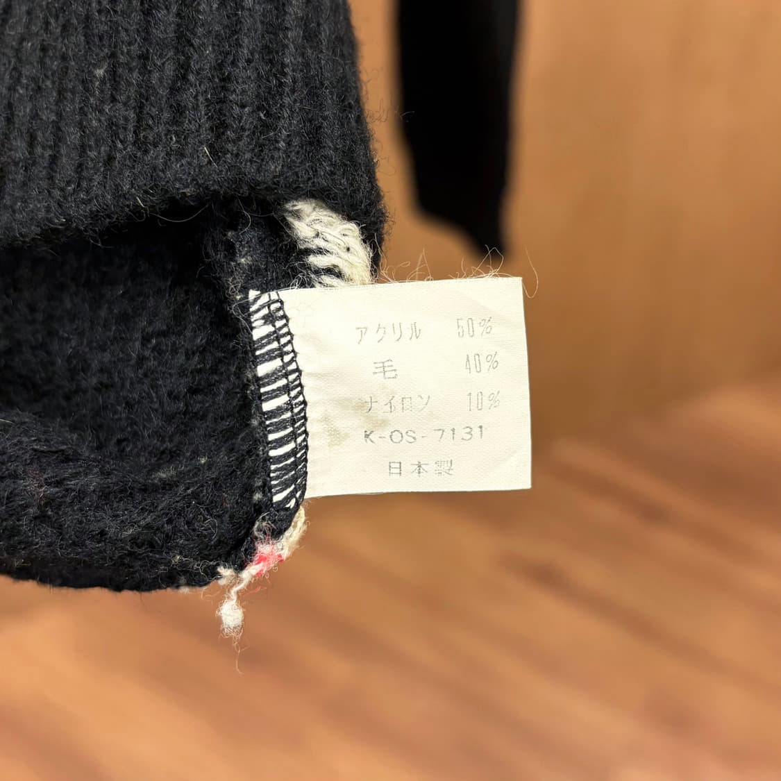 휠라 라운드넥 긴팔 니트 기하학 컬러 블록 패턴 로고 패치 디테일 블랙 상품이미지8