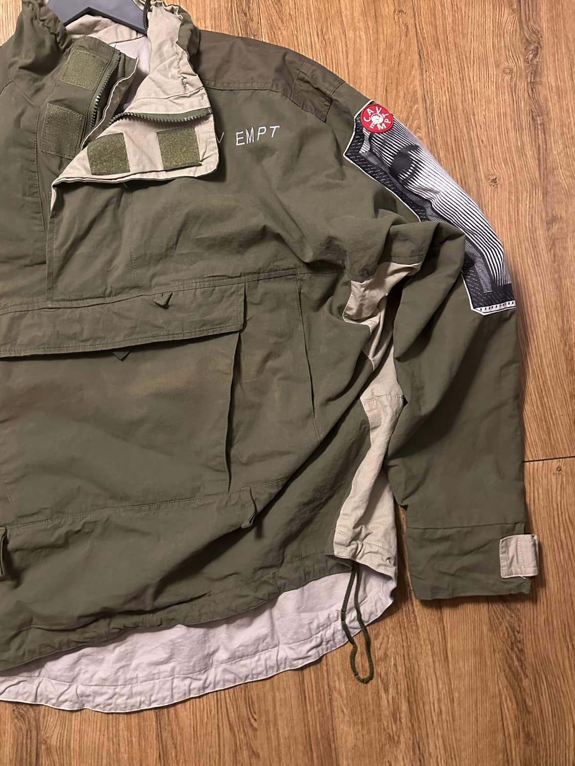 카브엠트 CAV EMPT 카키 아노락 자켓 L정도 상품이미지3