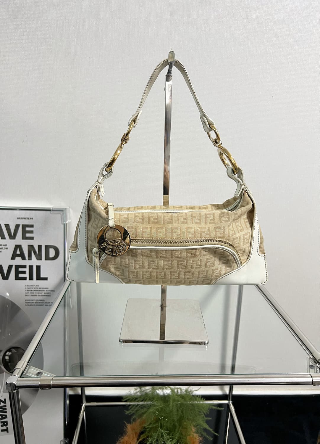 펜디 FF 주카 캔버스 숄더백 상품이미지1