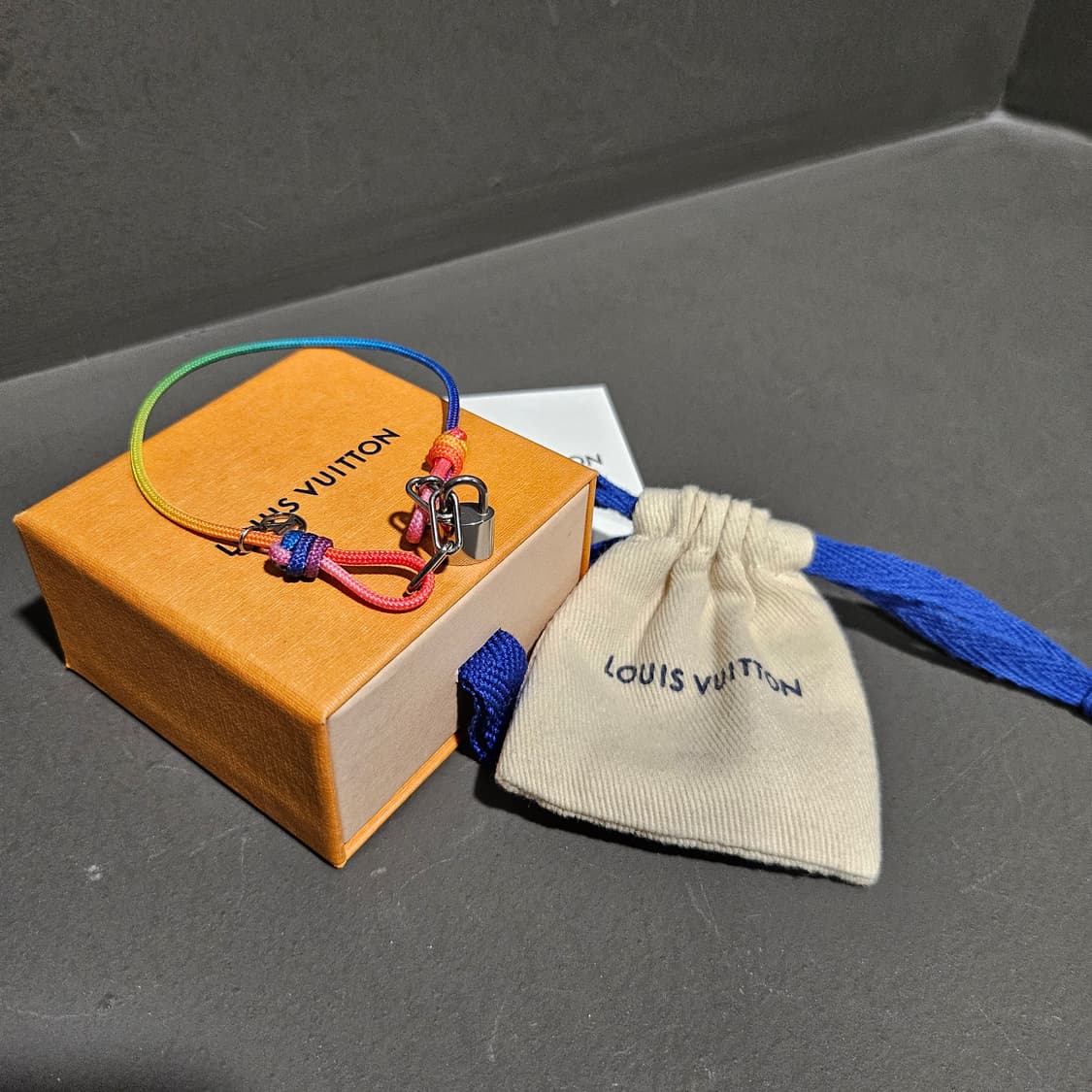 루이비통 실버 락킷 x 버질 아블로 브레이슬릿 내츄럴 티타늄 레인보우 상품이미지1