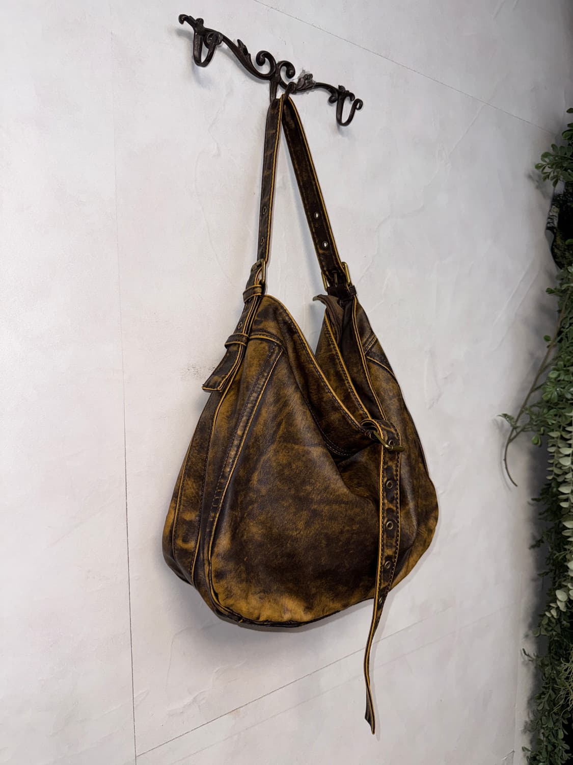 Aging yellow brown eyelet belted 숄더백 상품이미지2