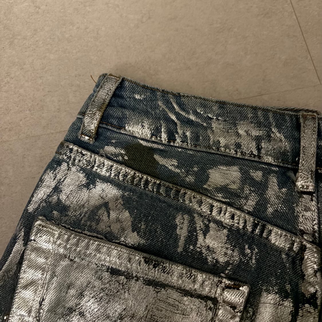 탑샵topshop 빈티지 실버 페인팅 데님 숏팬츠 상품이미지3